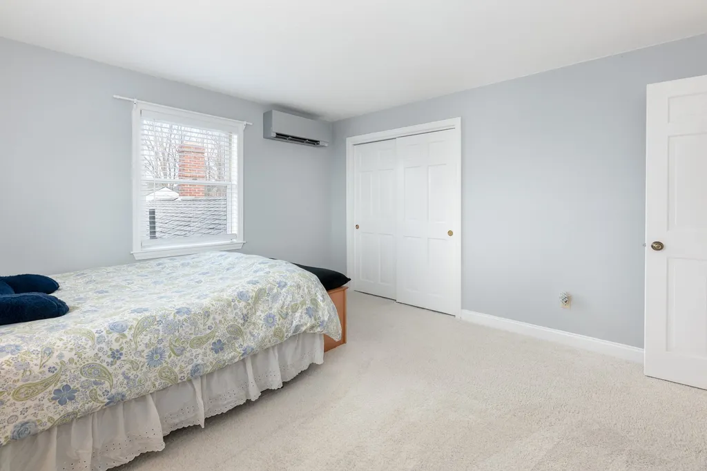 27 Pease Road Meredith NH 03253