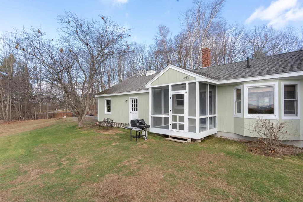 27 Pease Road Meredith NH 03253