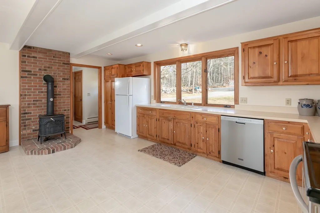 27 Pease Road Meredith NH 03253