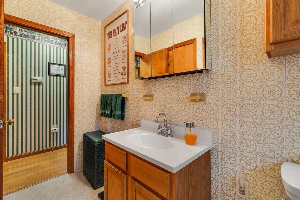 726 W Hollis Street Nashua NH 03062