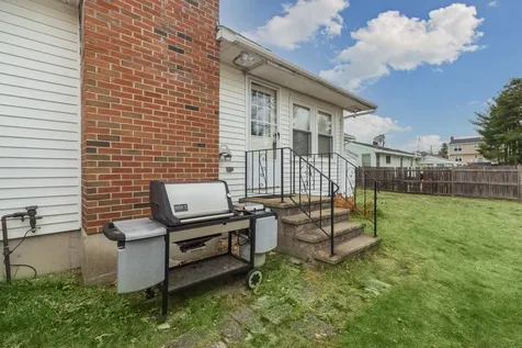 726 W Hollis Street Nashua NH 03062