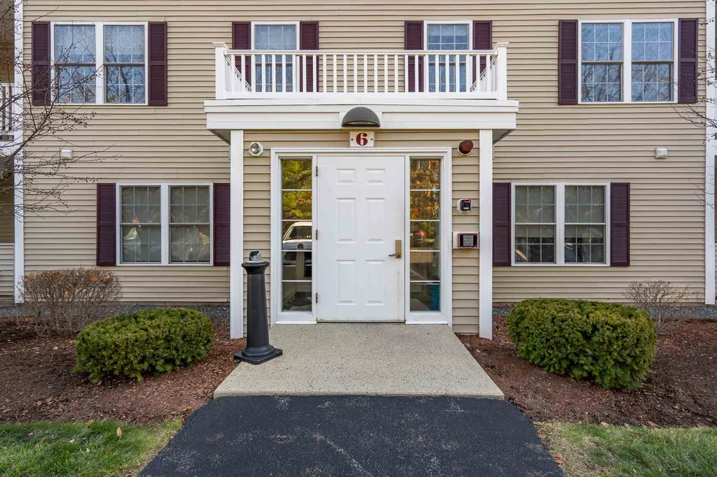 6 Crestview Circle Londonderry NH 03053