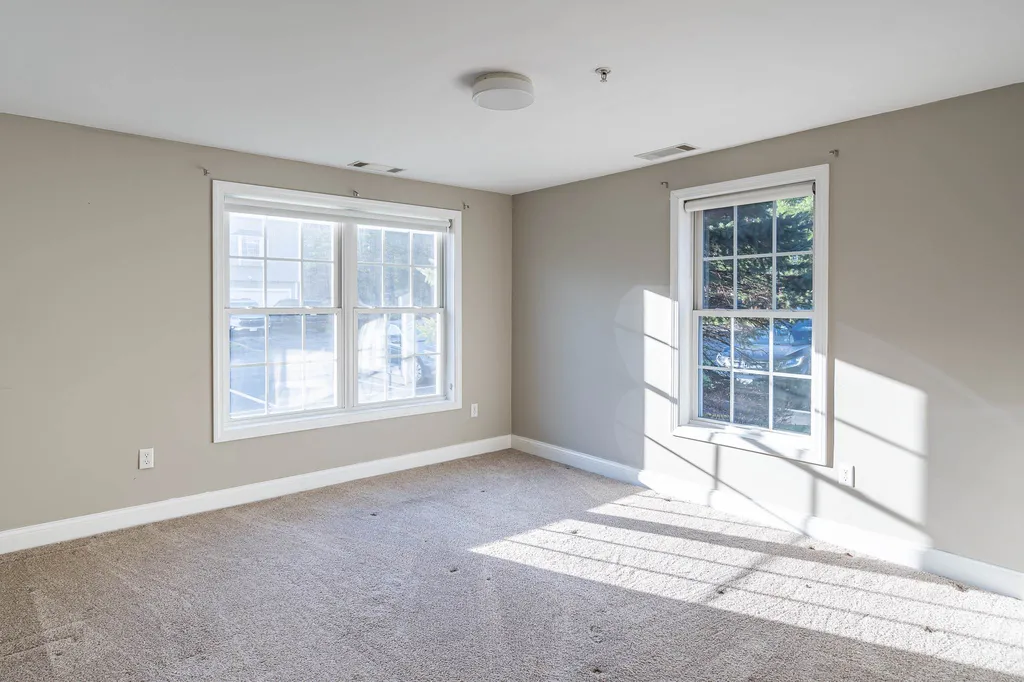6 Crestview Circle Londonderry NH 03053