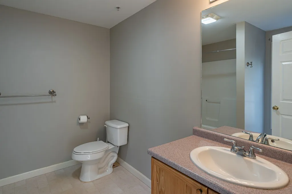 6 Crestview Circle Londonderry NH 03053