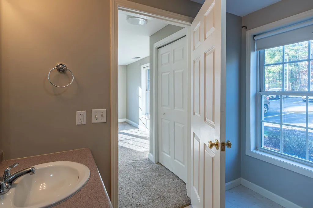 6 Crestview Circle Londonderry NH 03053