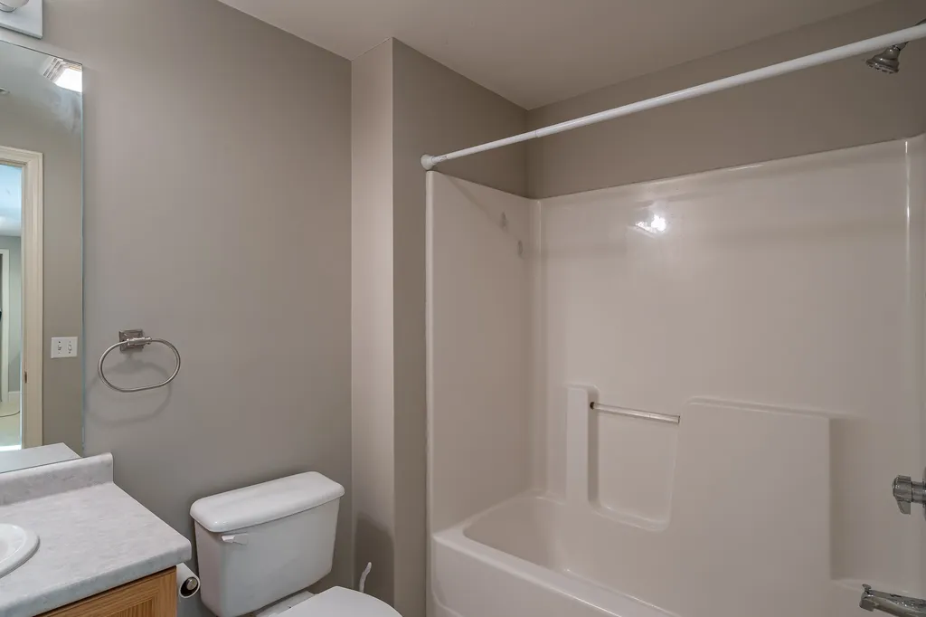 6 Crestview Circle Londonderry NH 03053