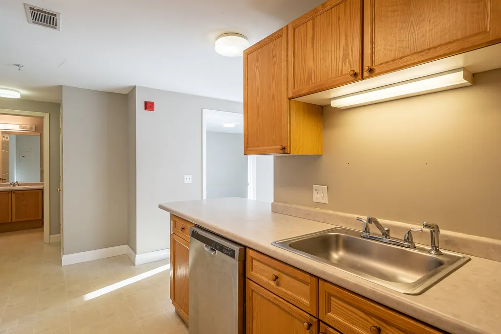6 Crestview Circle Londonderry NH 03053