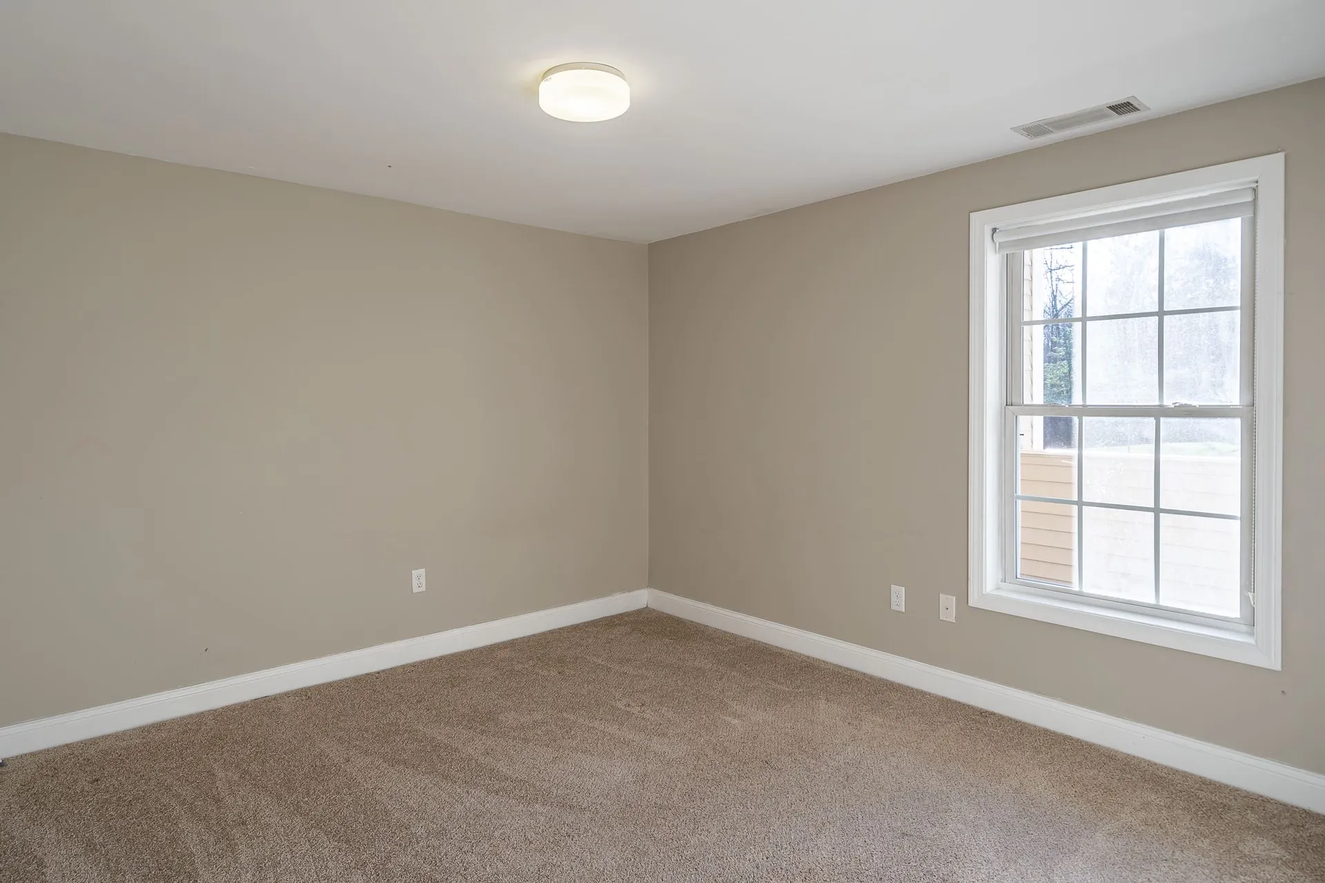 6 Crestview Circle Londonderry NH 03053
