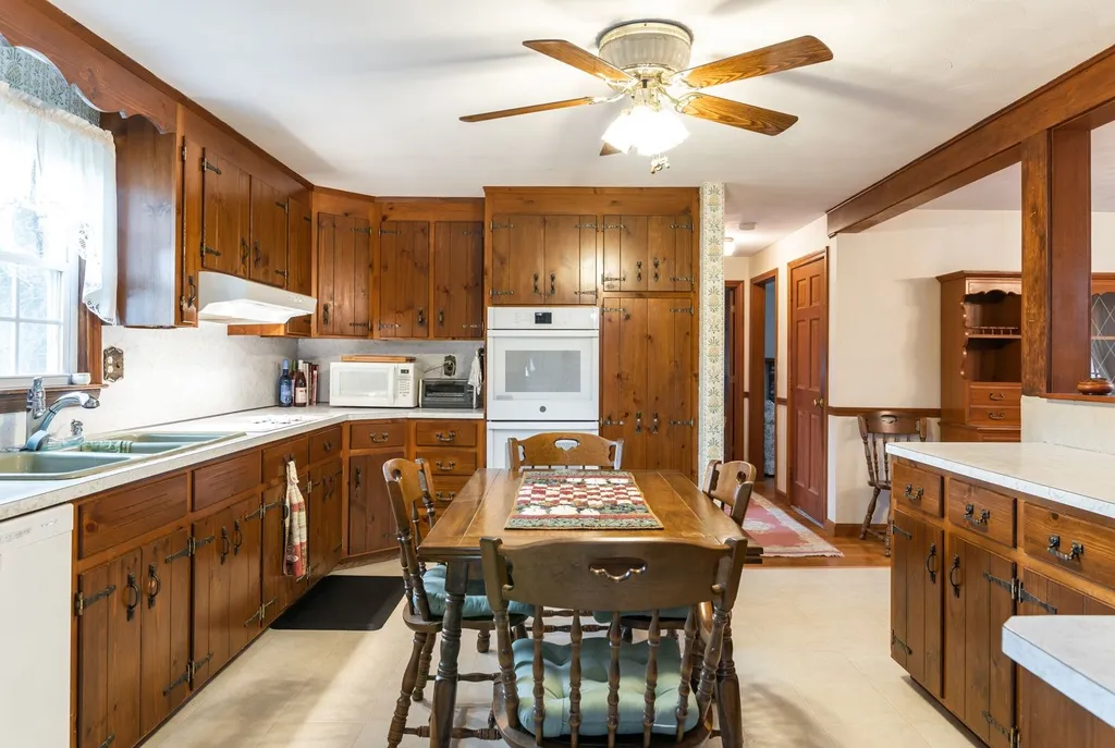 8 Hopkins Drive Hudson NH 03051