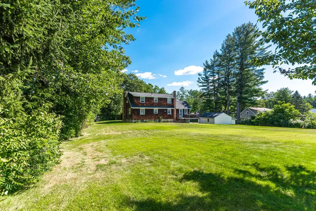 8 Hopkins Drive Hudson NH 03051