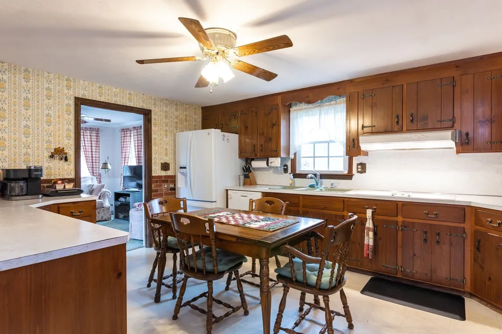 8 Hopkins Drive Hudson NH 03051