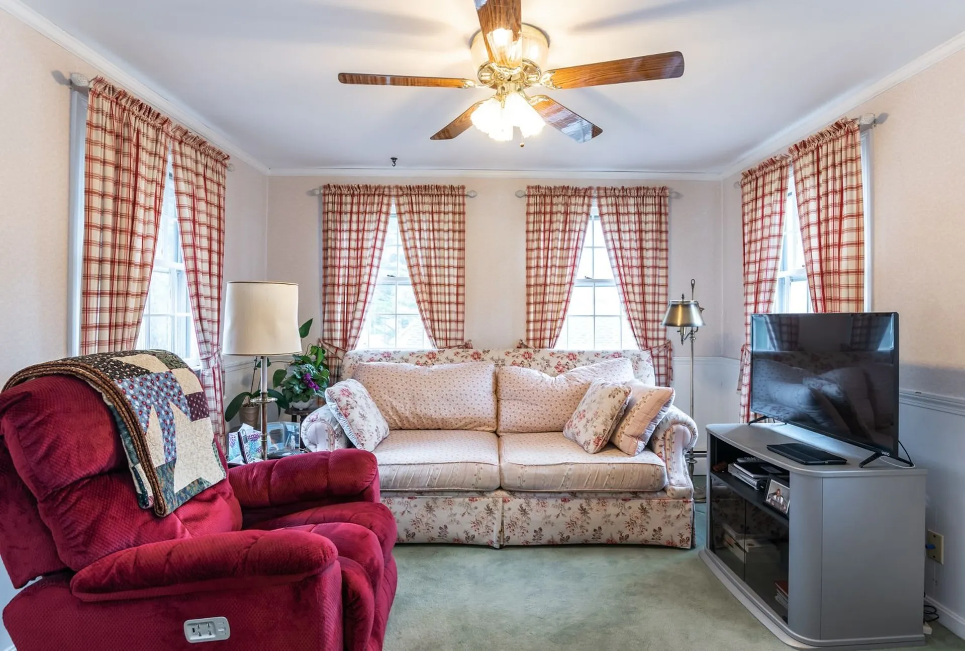 8 Hopkins Drive Hudson NH 03051