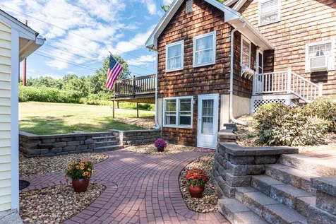 8 Hopkins Drive Hudson NH 03051