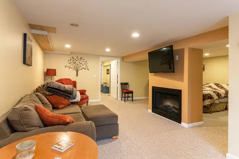 8 Hopkins Drive Hudson NH 03051