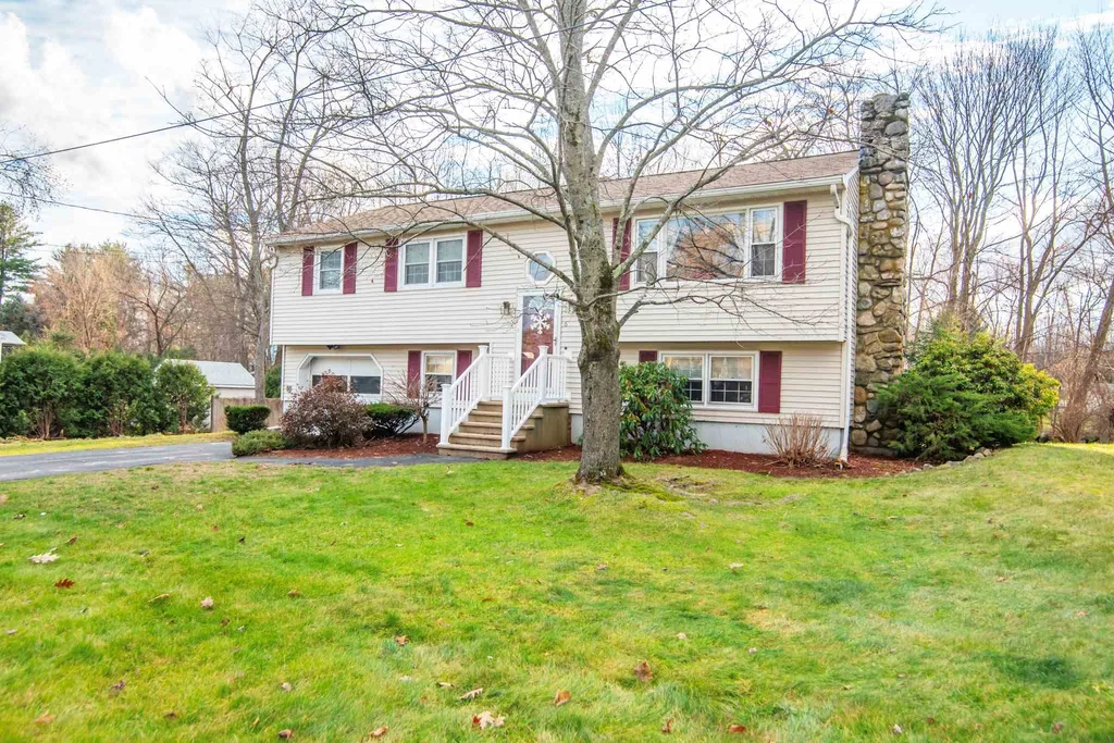 6 Bluebird Lane Atkinson NH 03811