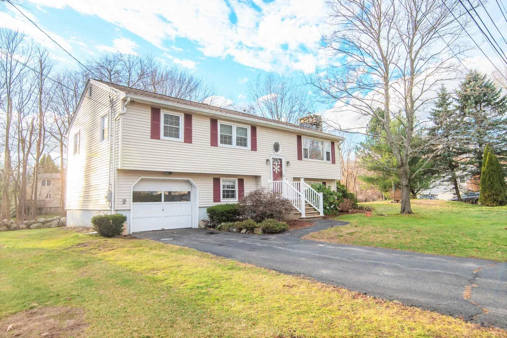 6 Bluebird Lane Atkinson NH 03811