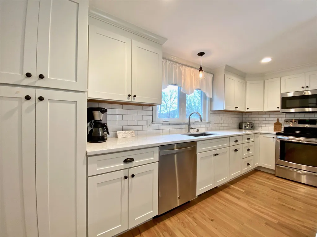 12 Hobbs Road North Hampton NH 03862