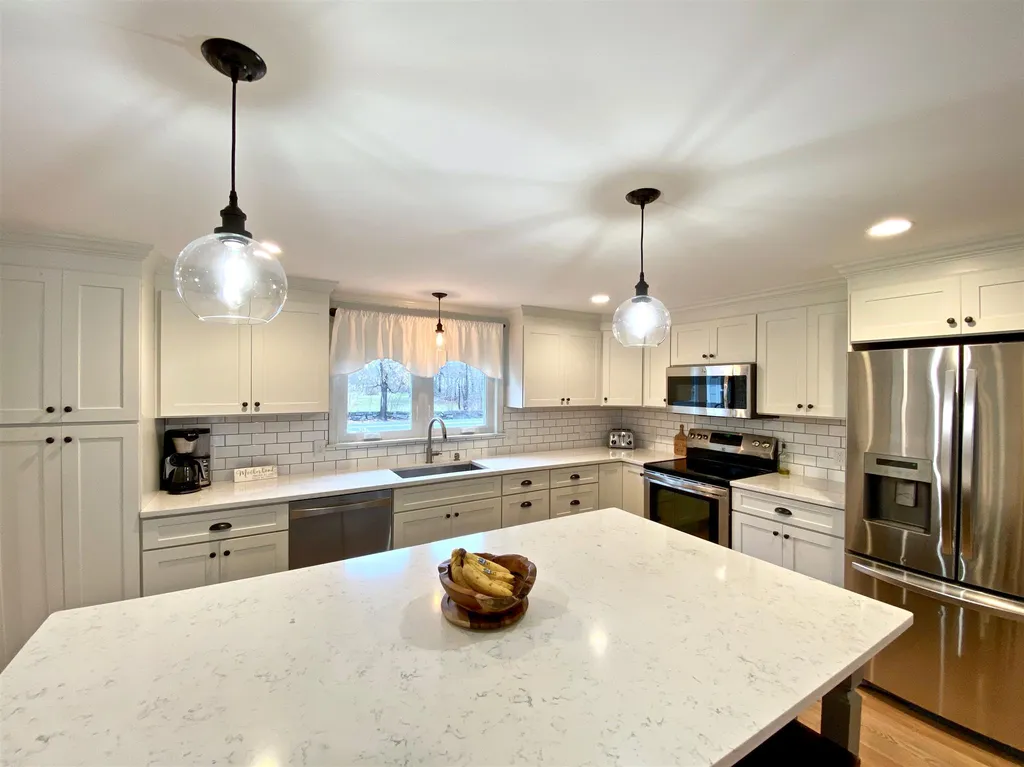 12 Hobbs Road North Hampton NH 03862