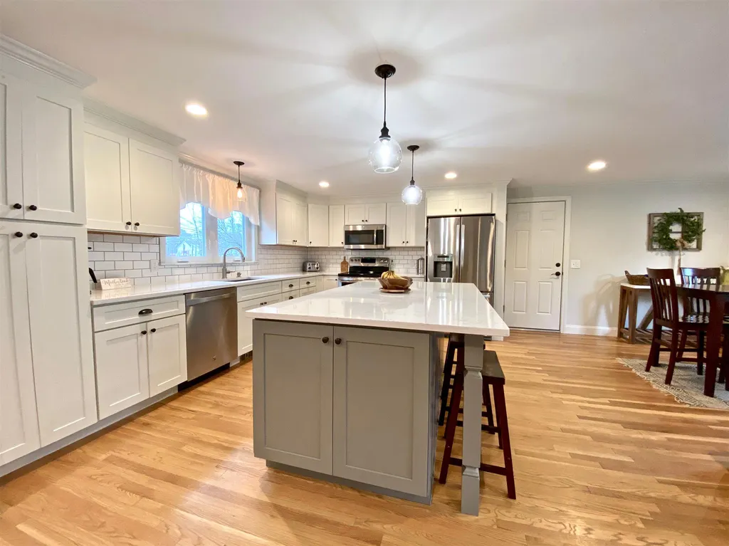 12 Hobbs Road North Hampton NH 03862