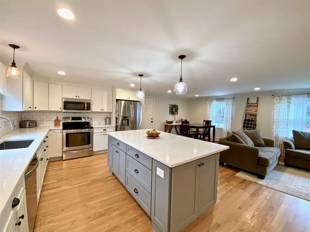 12 Hobbs Road North Hampton NH 03862