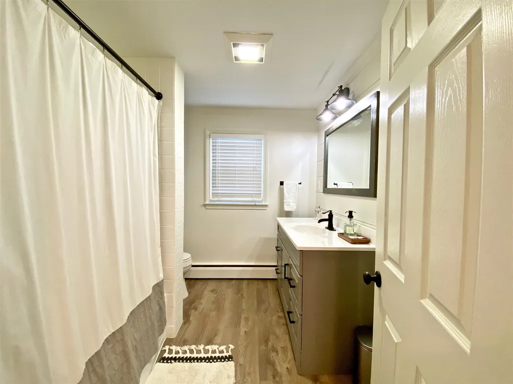 12 Hobbs Road North Hampton NH 03862