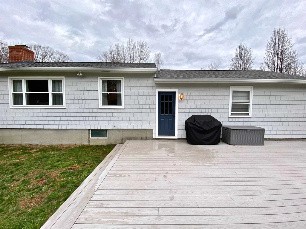 12 Hobbs Road North Hampton NH 03862
