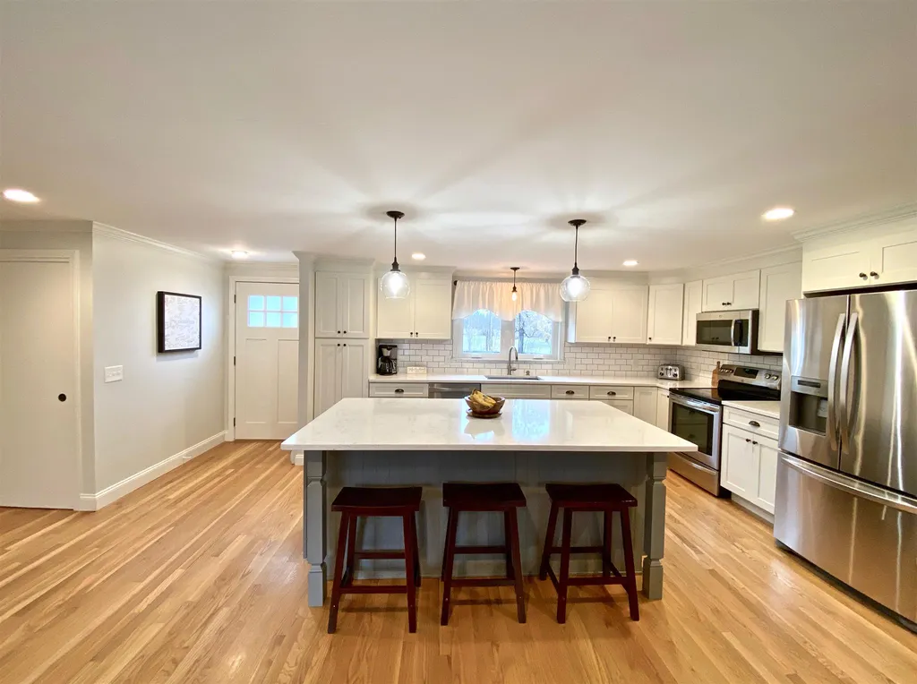 12 Hobbs Road North Hampton NH 03862