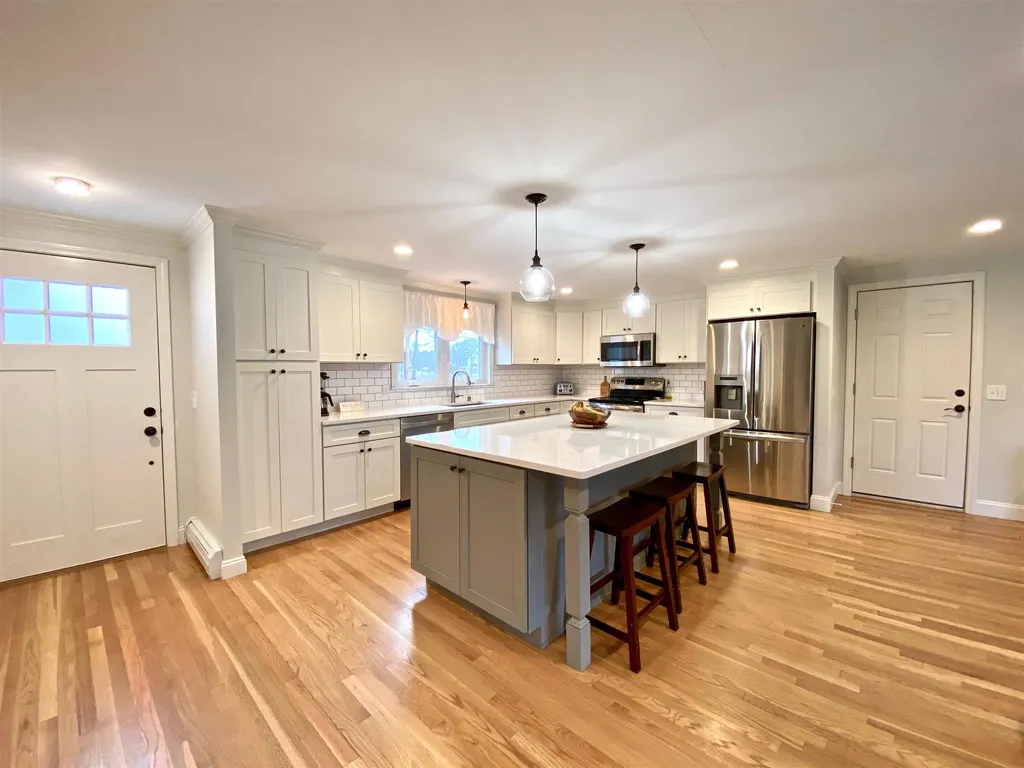 12 Hobbs Road North Hampton NH 03862