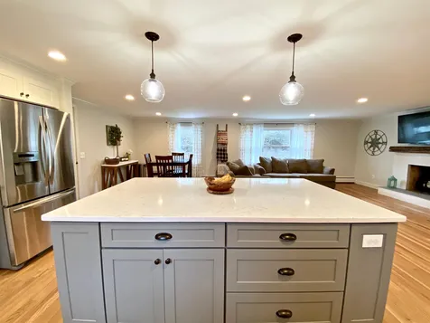 12 Hobbs Road North Hampton NH 03862