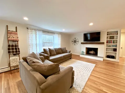 12 Hobbs Road North Hampton NH 03862