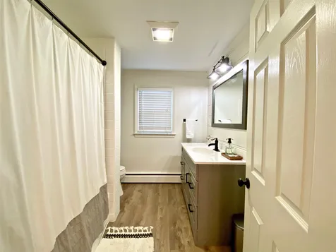 12 Hobbs Road North Hampton NH 03862