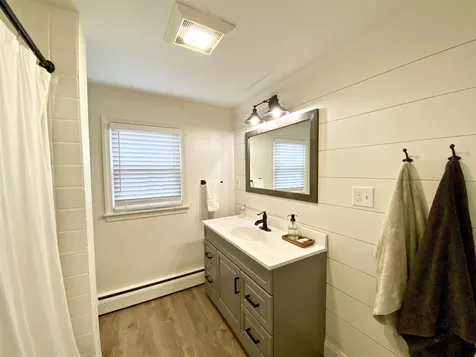 12 Hobbs Road North Hampton NH 03862