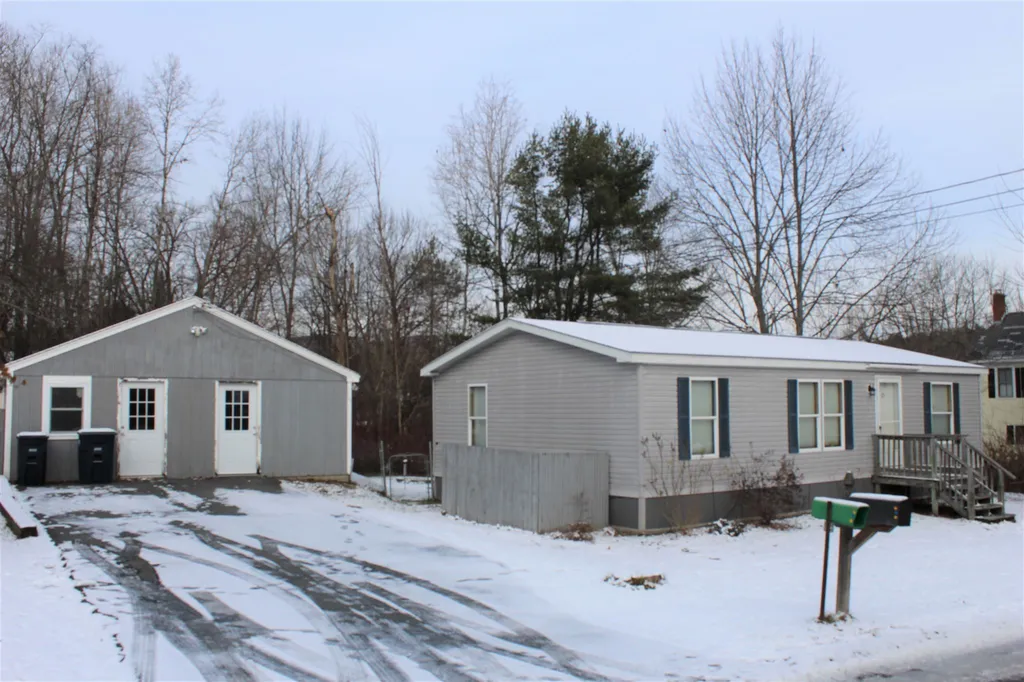 23 Pillsbury Street Enfield NH 03748