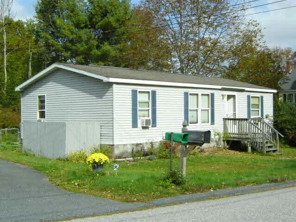 23 Pillsbury Street Enfield NH 03748