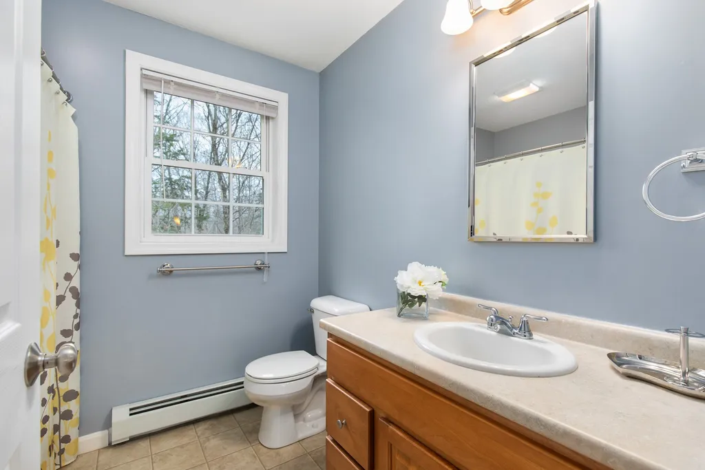 16 Trillium Lane Northwood NH 03261