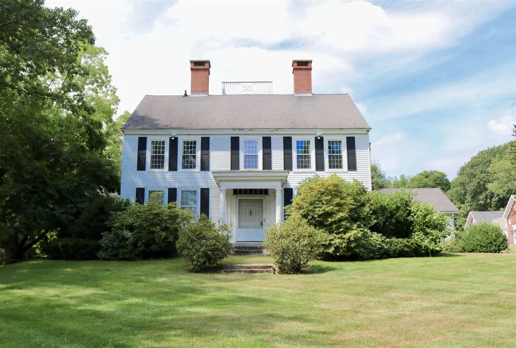 27 Kensington Road Hampton Falls NH 03844