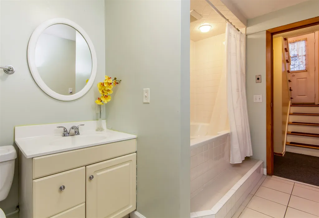 123 Sunset Drive Burlington VT 05408