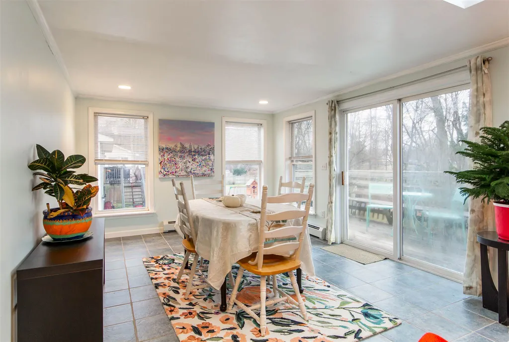 123 Sunset Drive Burlington VT 05408