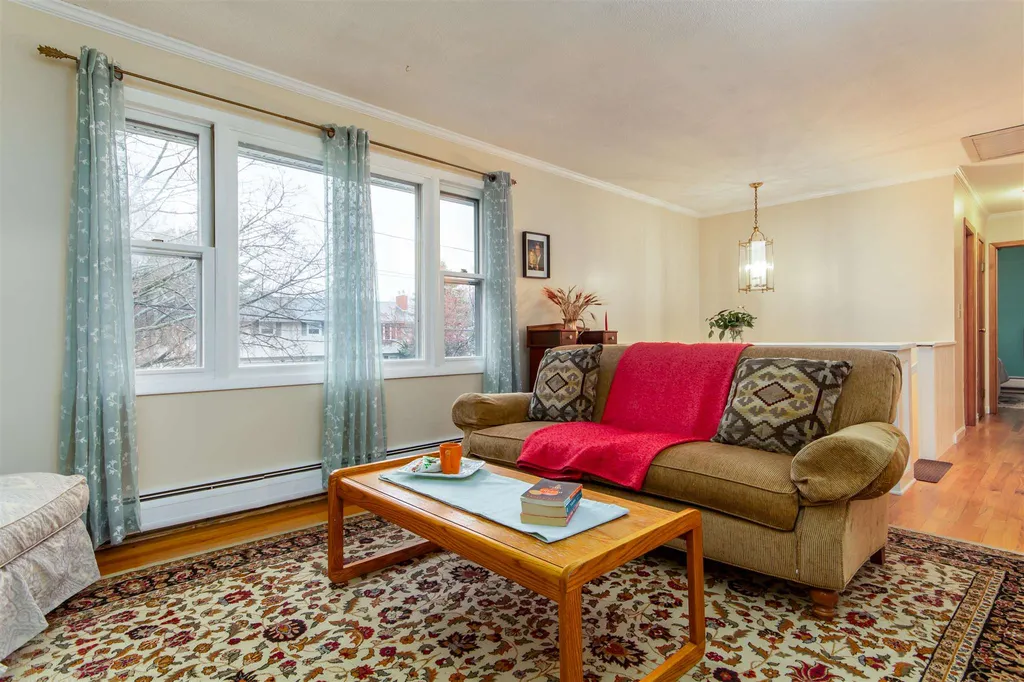 123 Sunset Drive Burlington VT 05408