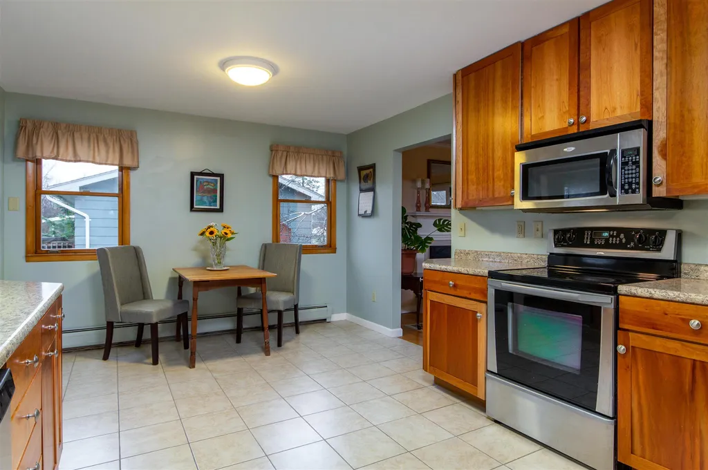 123 Sunset Drive Burlington VT 05408