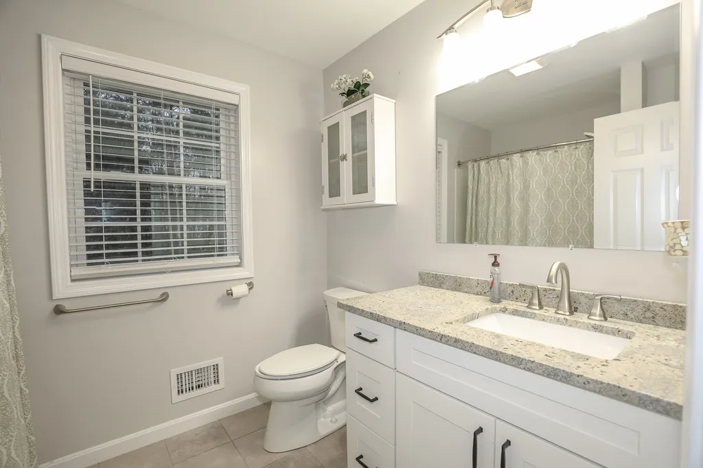 11 Alexis Lane Sandown NH 03873