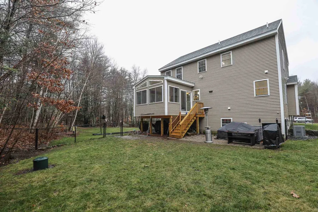 11 Alexis Lane Sandown NH 03873