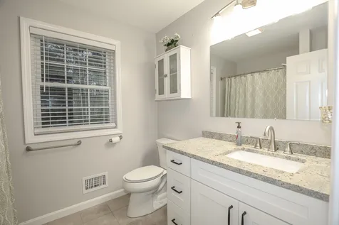 11 Alexis Lane Sandown NH 03873