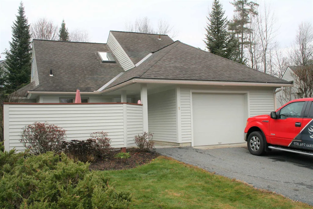 5 Magnolia Circle Hartford VT 05001