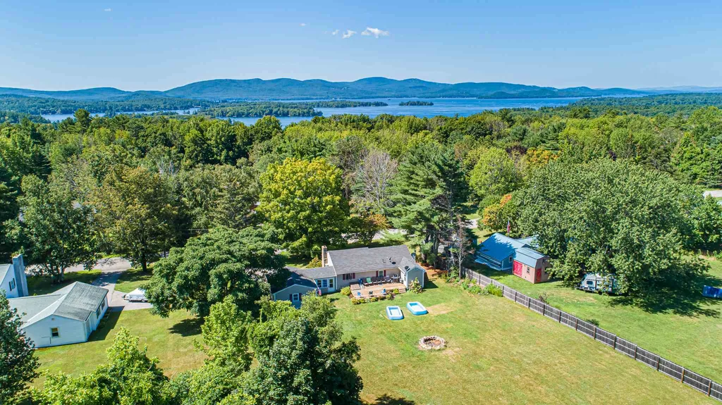 10 Anagance Lane Wolfeboro NH 03894