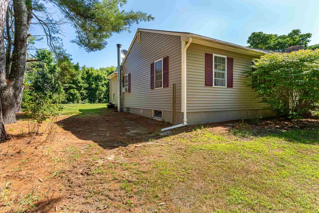 10 Anagance Lane Wolfeboro NH 03894