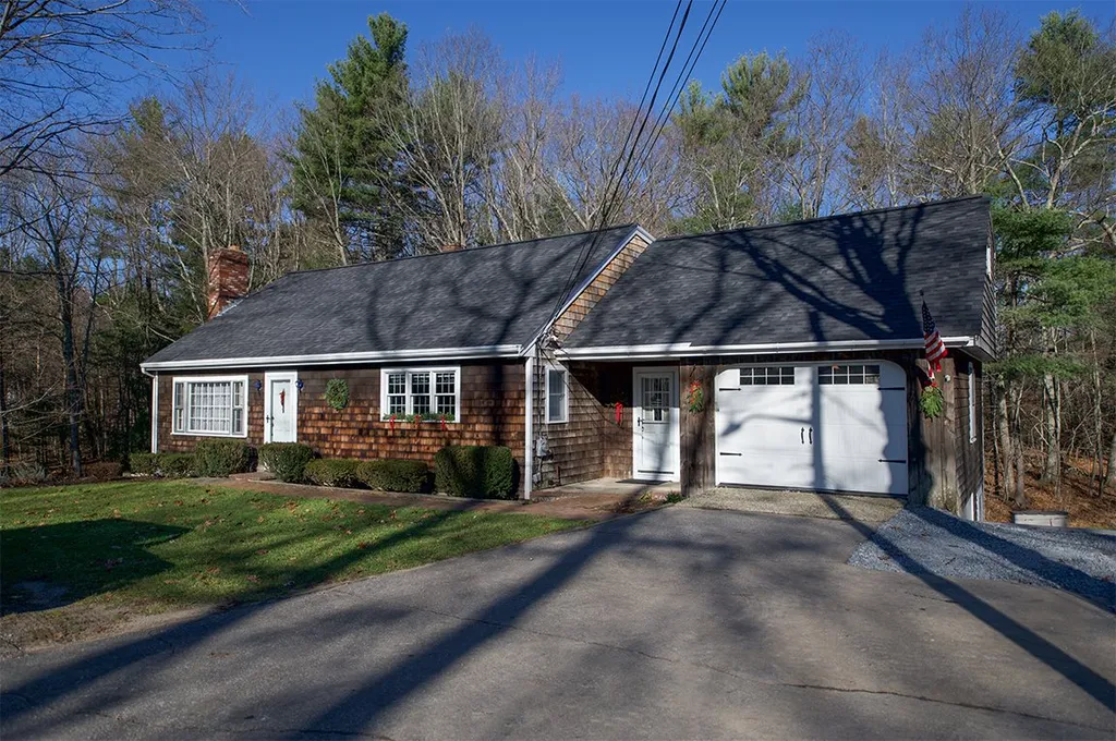 23 Center Circle Plaistow NH 03865