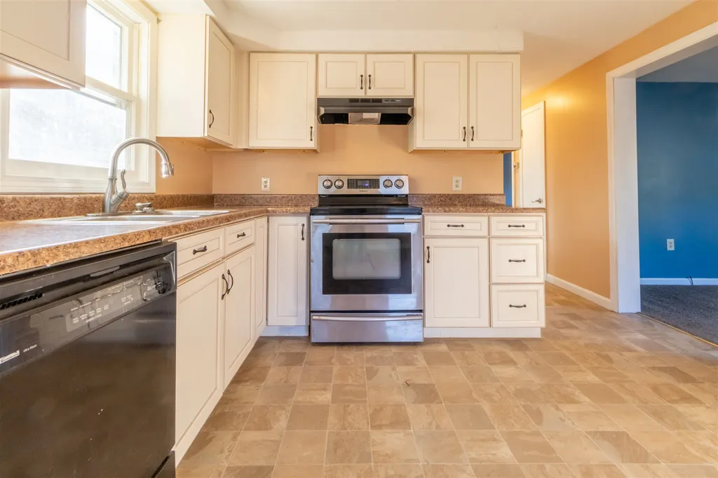 6 Reading Road Nashua NH 03062