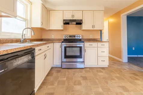 6 Reading Road Nashua NH 03062
