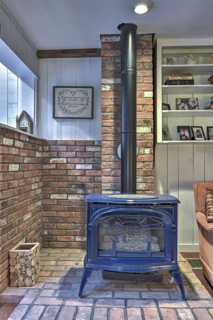 48 Dickinson Road Keene NH 03431